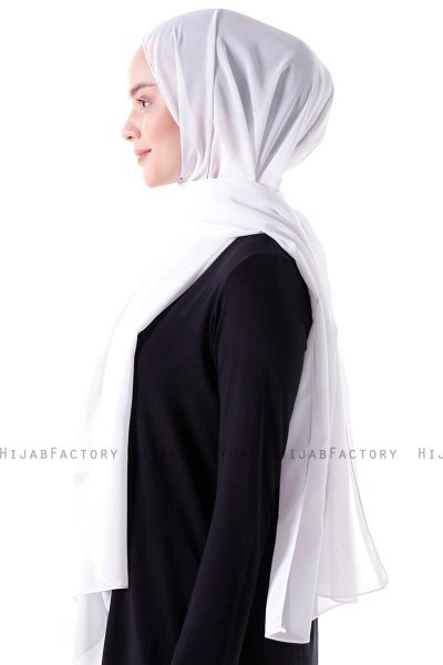Hadise - White Chiffon Hijab