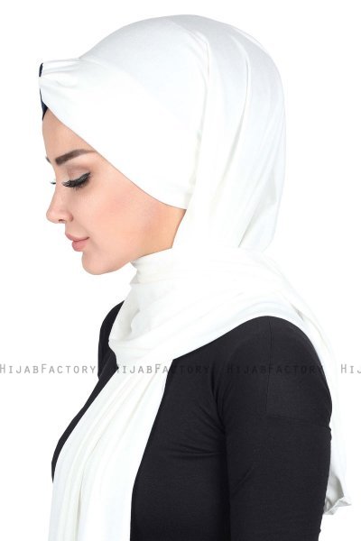 Mikaela - Creme & Navy Blue Practical Cotton Hijab